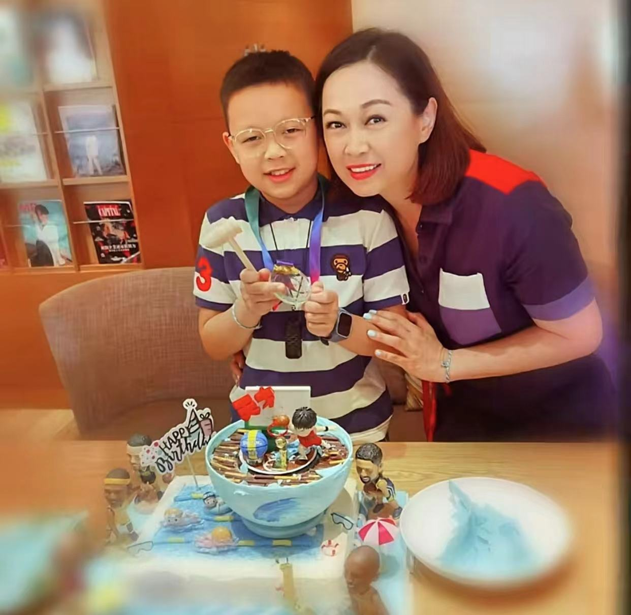 姚莹莹|TVB女星暴瘦为儿子庆生！母子俩如复制粘贴，曾因独自养娃熬出病