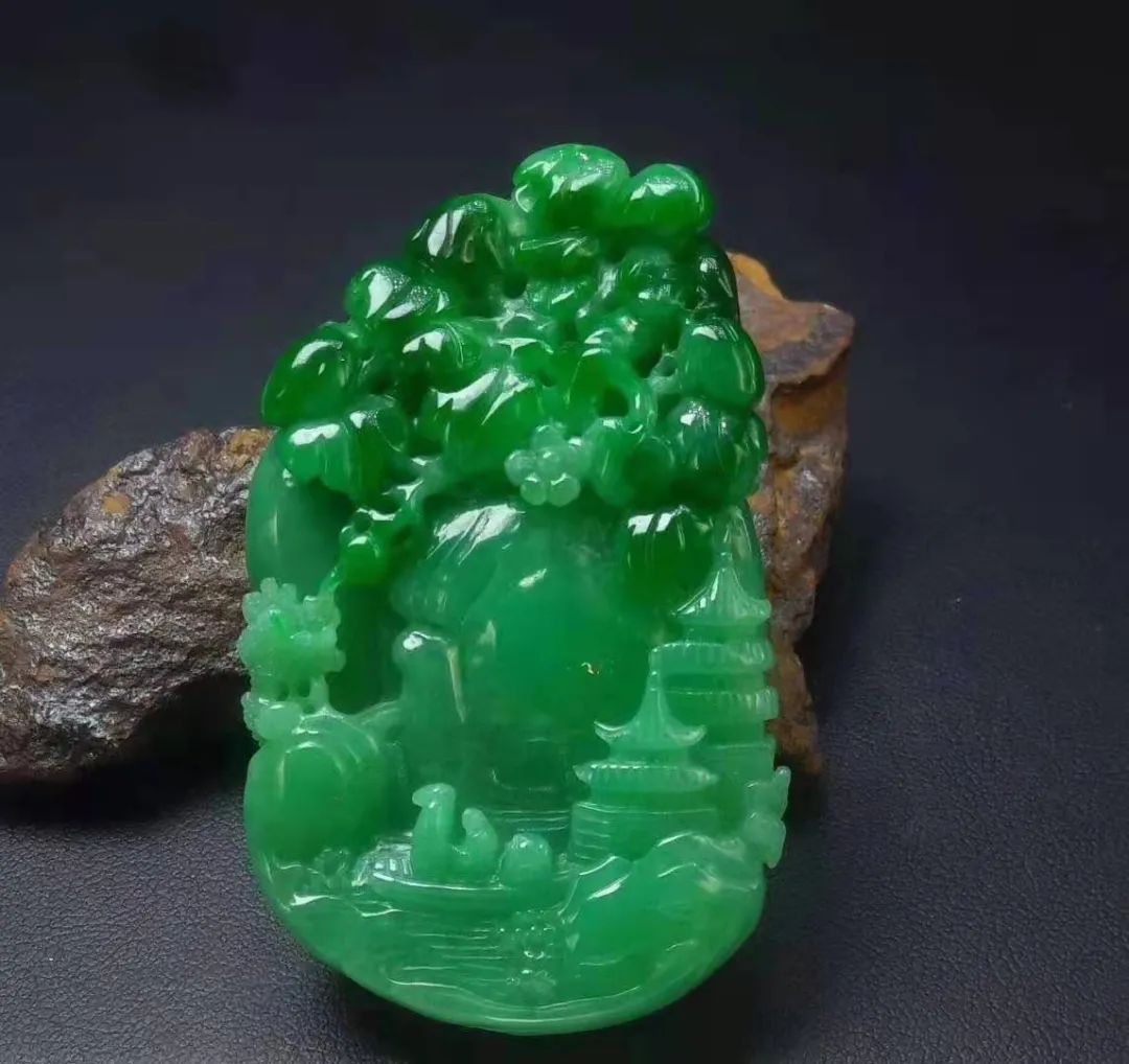 金刚菩提|翡翠的雕刻不会选?看这三点就够啦