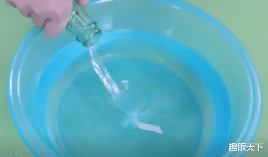 晚上睡觉前,记得在门把手挂一条毛巾,到底有啥好处?早学早受益