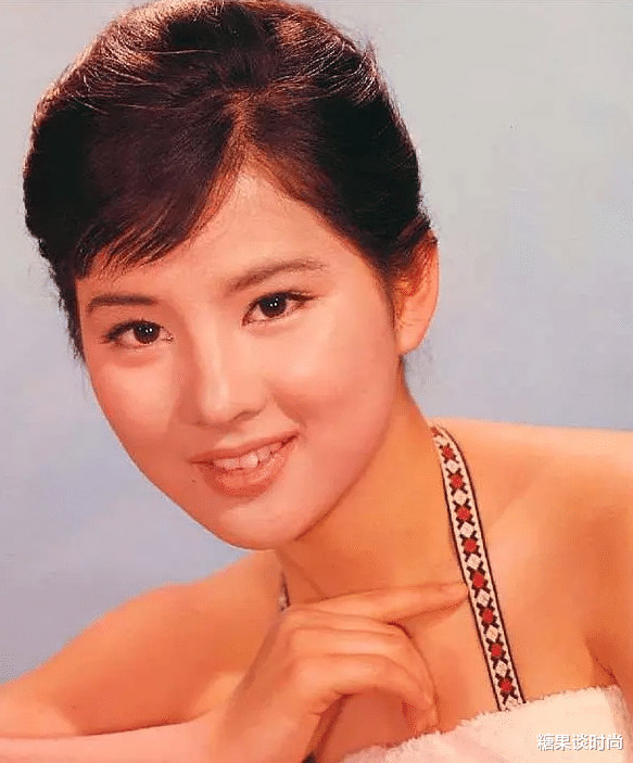 吉永小百合|吉永小百合,年轻时水灵俊俏,77岁了还是那么的有气质