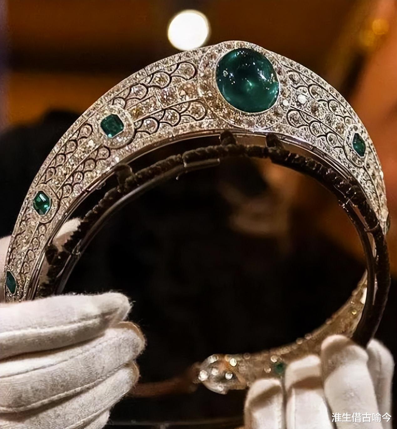 戴安娜|96岁英女王去世，凯特和梅根两个妯娌同框，凯特继承戴安娜的头衔