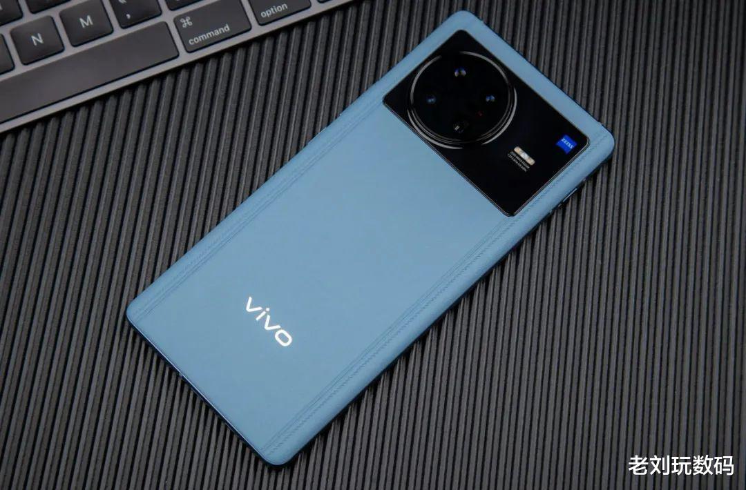 iqoo|骁龙870+7.09寸屏幕+双扬声器，适合世界杯看球的三款大屏手机