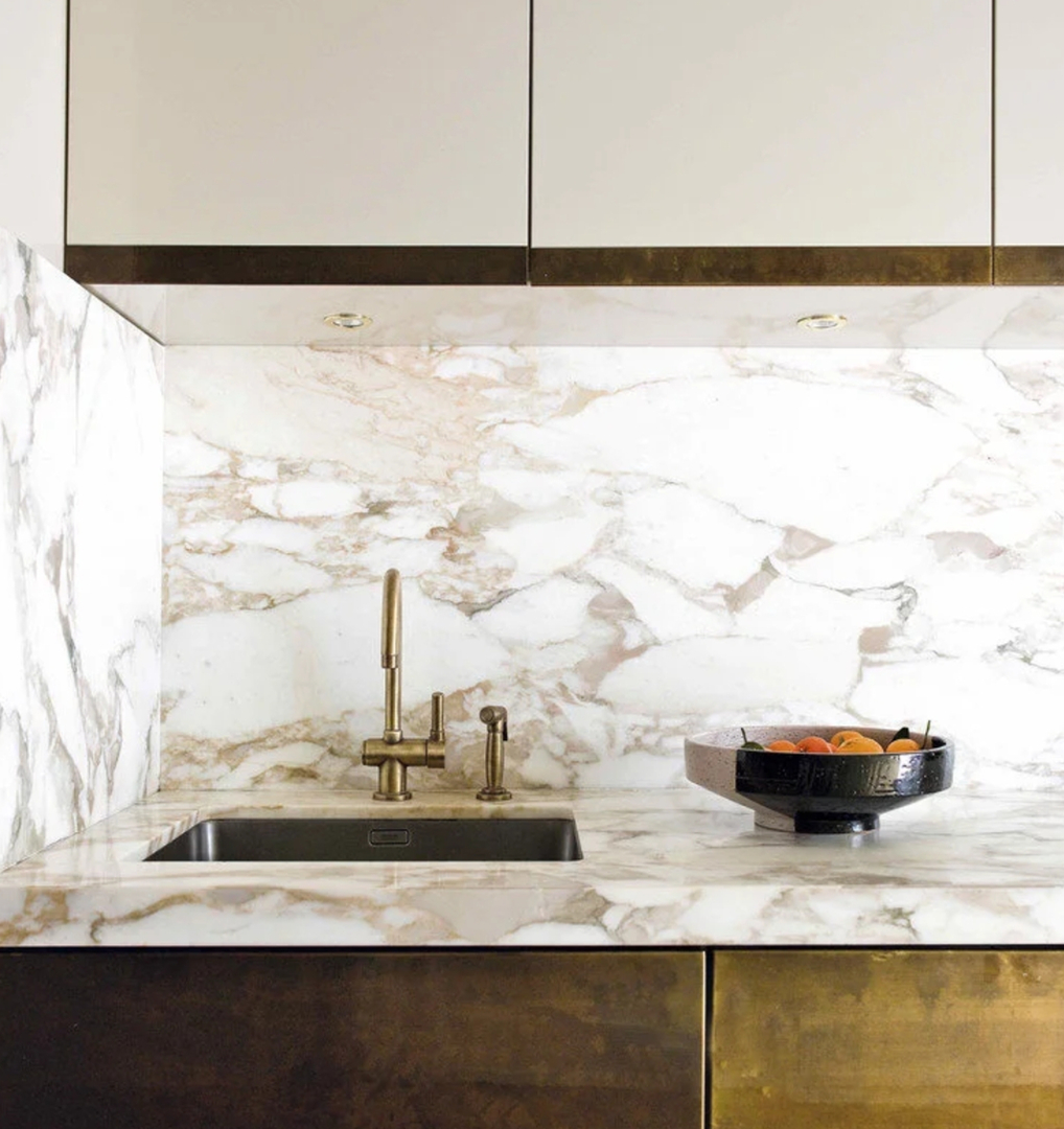 厨房墙面都贴瓷砖有点浪费,还有别的省钱方法吗?