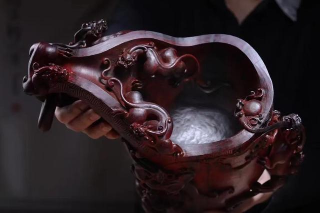 小叶紫檀|小叶紫檀整木掏挖雕刻而成的艺术品——九龙聚财.杯