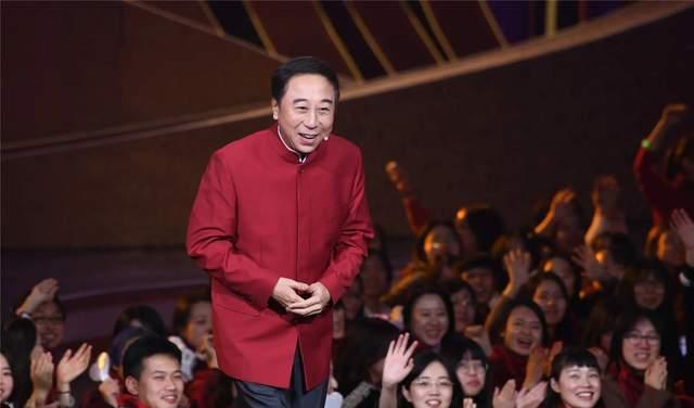 成龙|没想到2022年一开始，成龙和黄渤，就给许多大明星，敲响了警钟