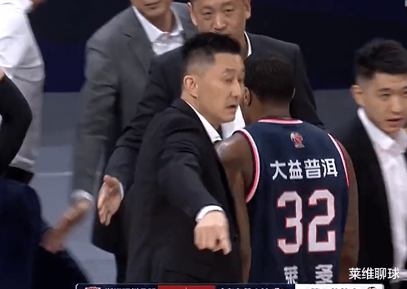 广东男篮|裁判报告针对广东！杨宏峰闫军连场错判，4连冠最大敌人不是辽宁