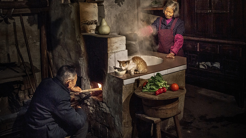 理想的厨房：熟悉的人间烟火气，炊烟袅袅中家的感觉