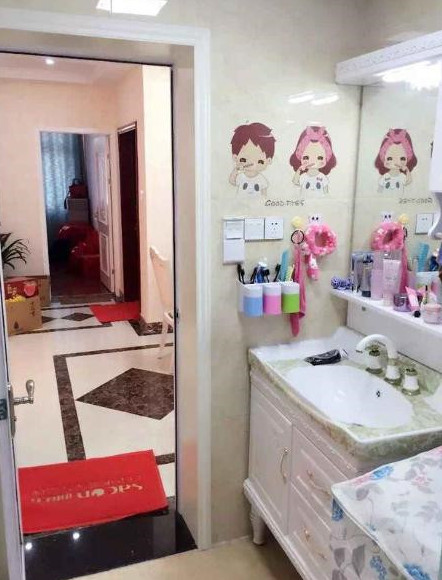 参观朋友的新房,吊顶装反光镜,主卧室放麻将桌,笑喷了!