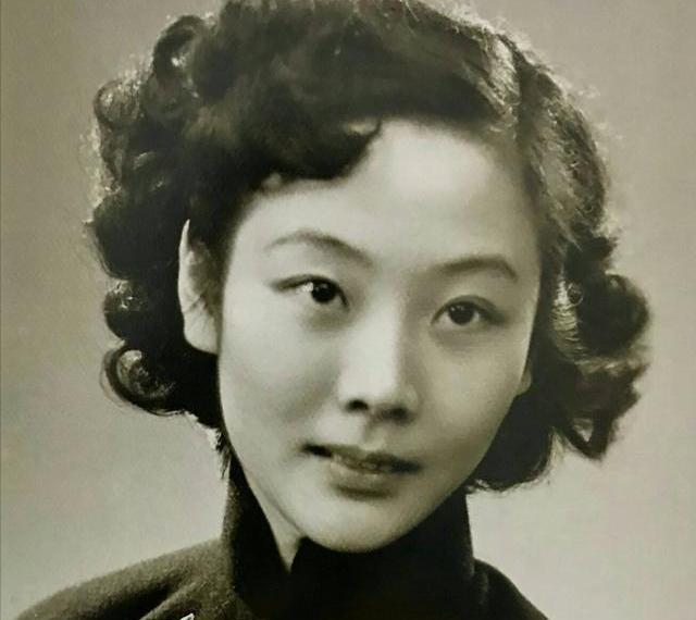 京剧|京剧名家赵燕侠：拜荀慧为师，患难老公早逝，94岁依旧爱京剧