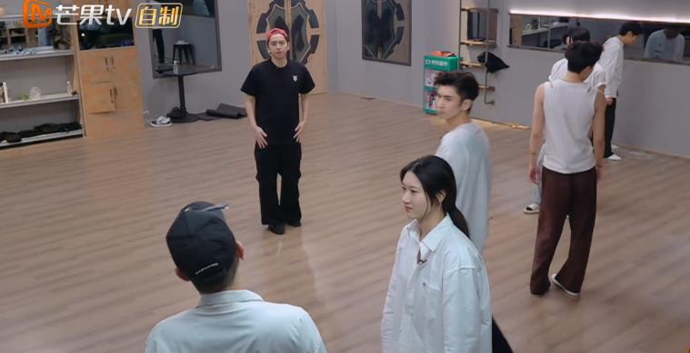 李承铉|《披荆斩棘》李承铉有事离开，陈小春“最佳队长”的觉悟注入灵魂