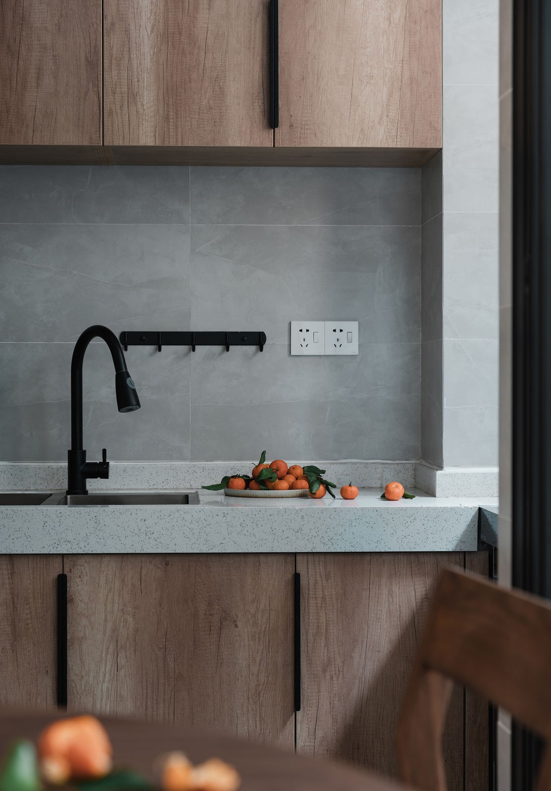 大叔把客厅去掉,装修成极简新中式,新家静谧又美好,太爱了!