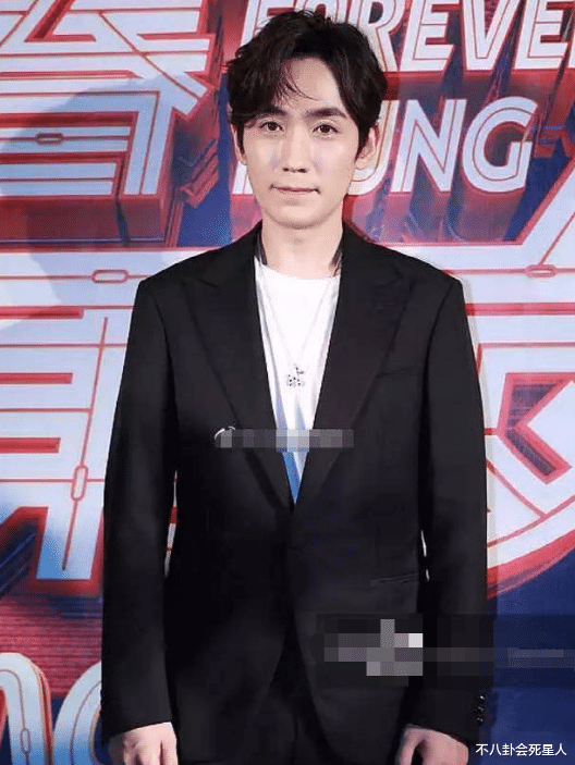 朱一龙|以为是神颜男星，实则身材五五分、干瘦羸弱，感觉自己被骗了！