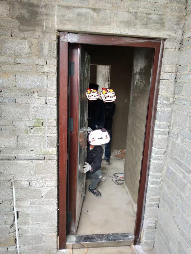 内行人:看门上的印记就知道门的好坏!