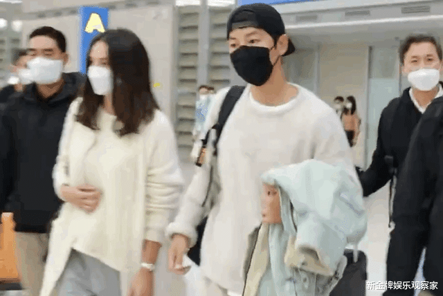 宋仲基|宋仲基英国新女友正脸照曝光,眉眼清秀不逊宋慧乔,疑似已怀孕