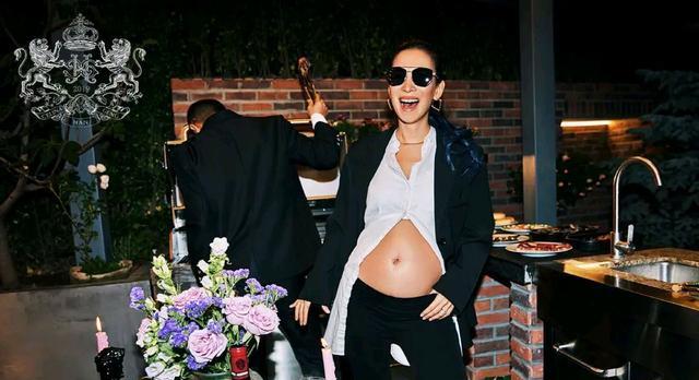 |韩庚卢靖姗官宣怀孕！韩庚大肚子陪老婆合影，两人十分有默契