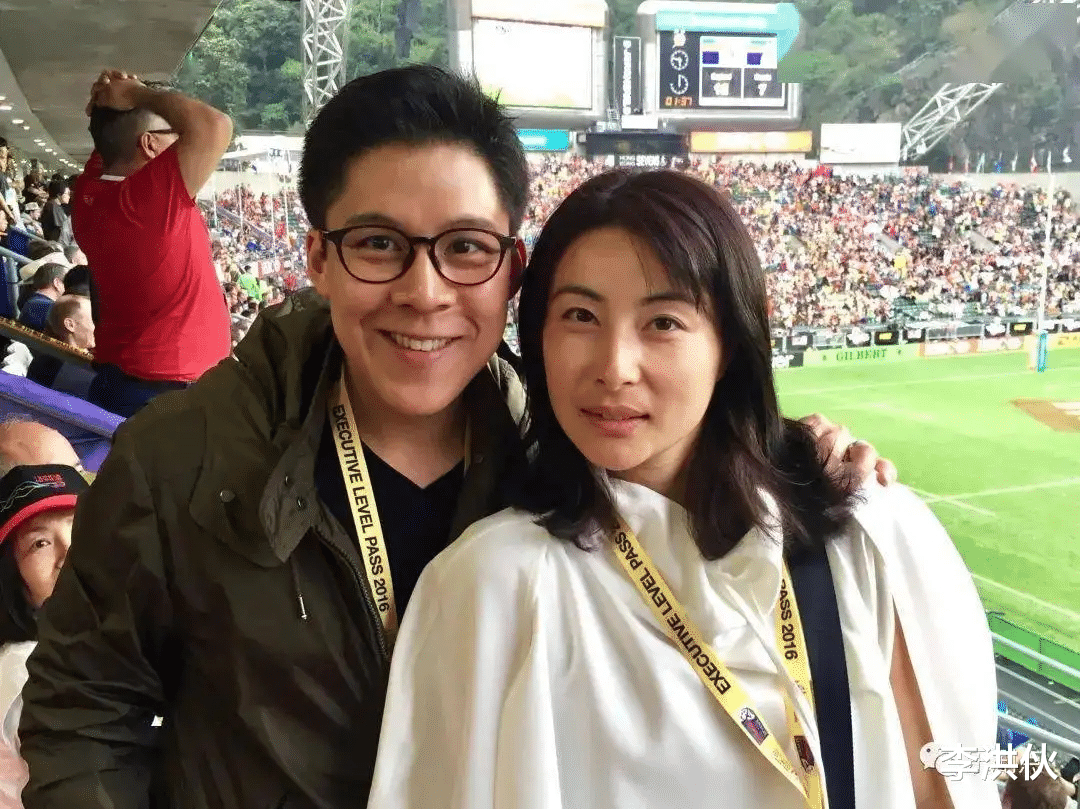 李嘉欣|同是豪门儿媳,李嘉欣过生日耗时半个月,郭晶晶只买了一块小蛋糕