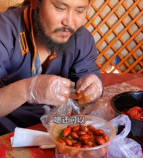 宝鲁日:草原第一美男子,点外卖火爆全网,他到底有多壕?