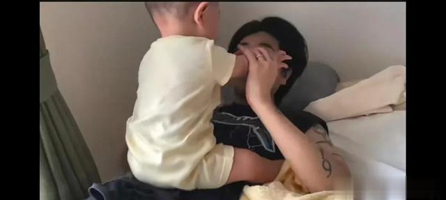 每天只帮女生剪头发,你知道一天过得有多累吗?