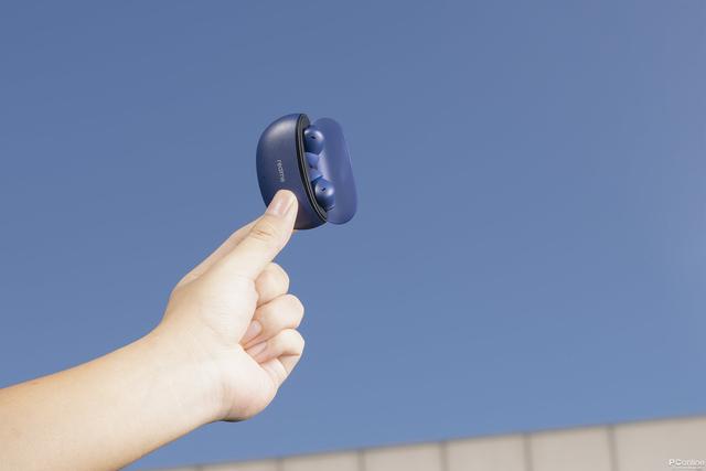 真我gt2|真我GT2大师探索版图赏:硬箱设计、超窄边框