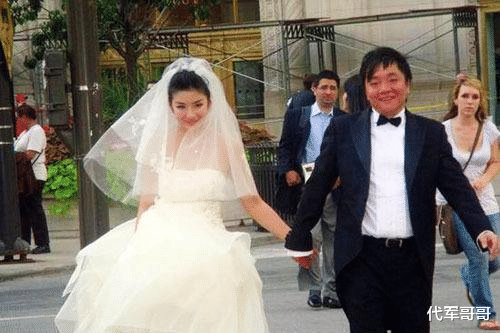 黄奕|一婚嫁给金融富豪，二婚嫁给小8岁富二代，如今45岁却还是单身