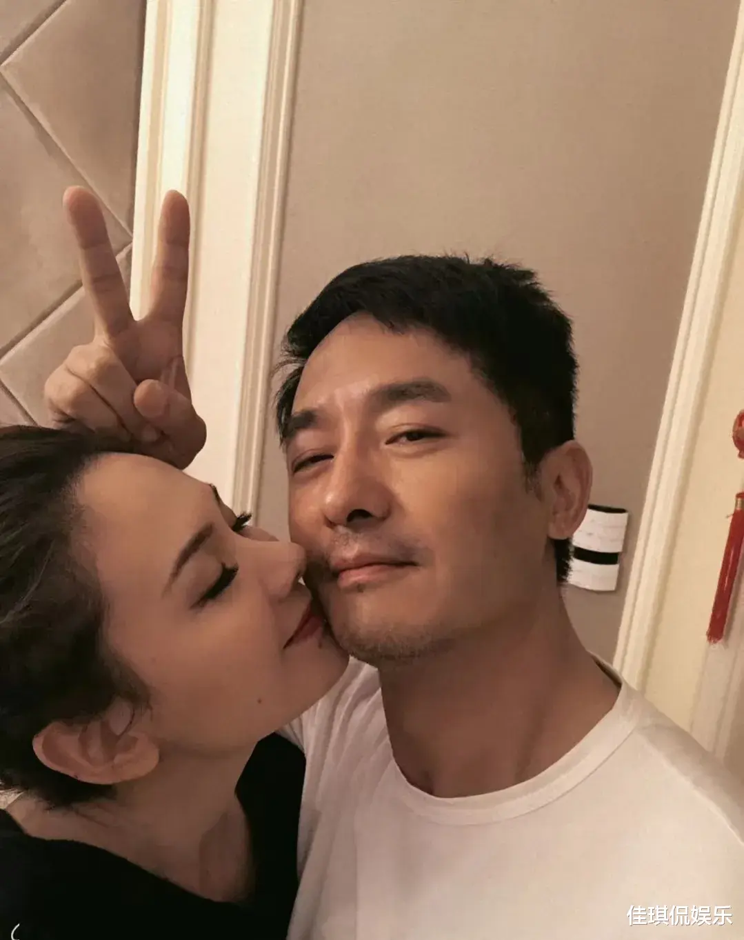 程莉莎|郭晓东程莉莎发文庆15周年结婚纪念日，郭晓东为何自称“凤凰男”