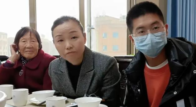 珠海|孙海洋带全家去珠海“看日出”,孙卓姐弟互相偎依,孙辉太调皮