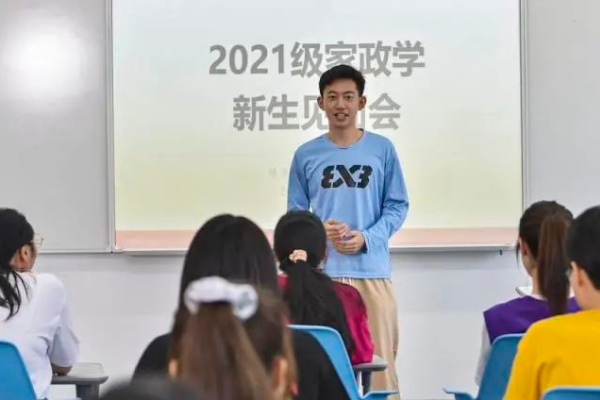 大学生|“新兴岗位”大批招聘，平均薪资9600元，想找工作的大学生别错过