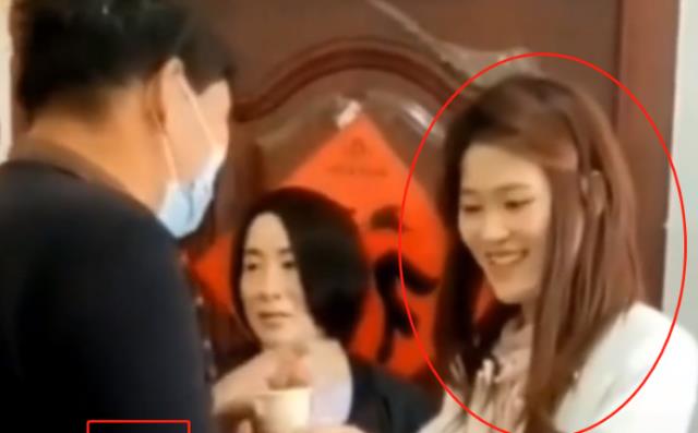 陈亚男|眼红了?朱小伟订婚,陈亚男父亲发声:高价彩礼触碰红线,需严查