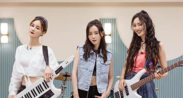 谭维维|《浪姐》决赛夜落幕，10人成团，谭维维成队长，郑秀晶为姐姐应援