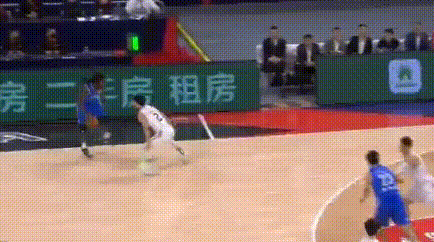 徐杰|小手太快了！徐杰回首掏灵巧抢断！对面外援一转身就懵了：咦，球呢