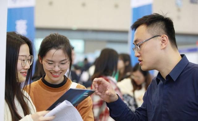 招聘|校招和社招区别居然这么大?毕业工作后,才后悔没听辅导员的话