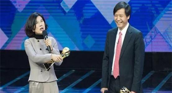 三星|68岁董明珠连任,放话:“超过小米”,曾赢雷军10亿赌约