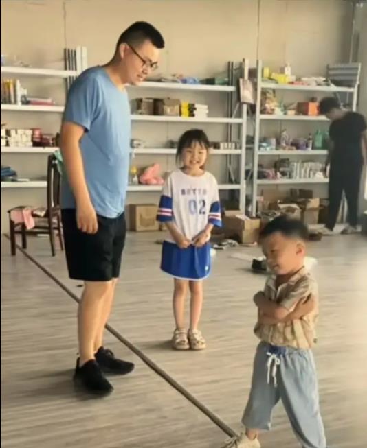 律师|郭威父亲节跟姚爸去养老院慰问?田静给出真相,律师将在开封大战