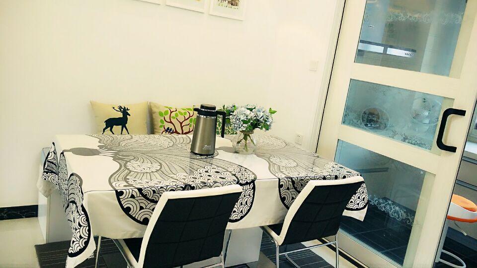 头一次见到餐厅还安卡座的,太时尚了!邻居都快把我家门给推烂了