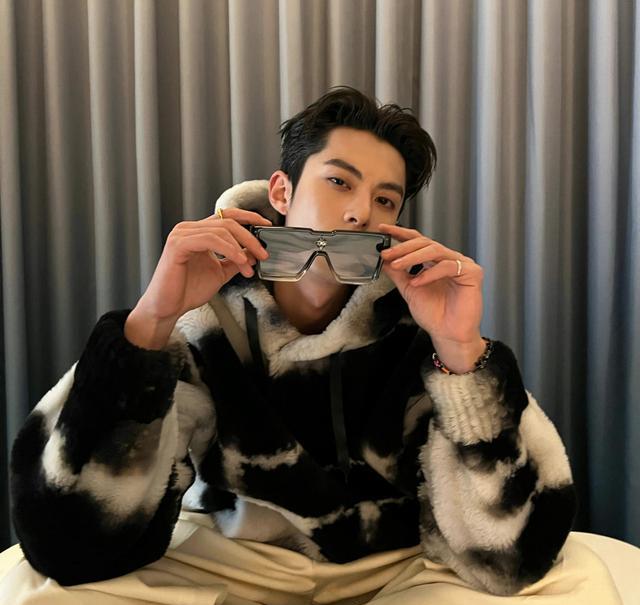 杂志|王鹤棣上杂志好密集,新杂志销量超7万,网友:好消耗顶流体验卡