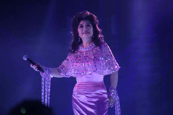 徐小凤|数位明星奉为偶像，春晚为她修改规则，巅峰时期隐退，她有多传奇