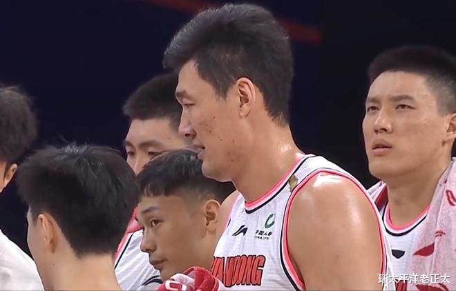辽宁男篮|辽粤大战裁判上热搜！把蒋兴权气得站起来怒吼，决胜时刻完成救赎
