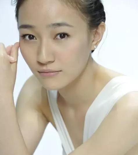 整容|她的长相不出众, 曾被老师建议去整容, 剪短发后比男人还帅