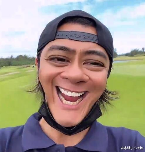 罗志祥|罗志祥在国外大街上搞怪，做各种滑稽的动作，疑似又开始放飞自我