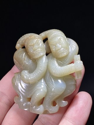 和田玉籽料|元 和田玉籽料 胡人献宝 把件 摆件 中古玉