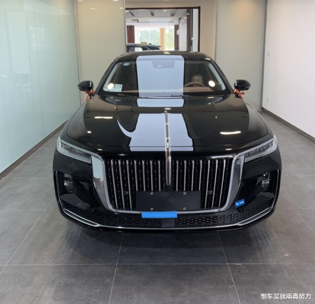 花38万买辆红旗H9,隔天被合作伙伴借走,撞到霸道后空气霎时凝固