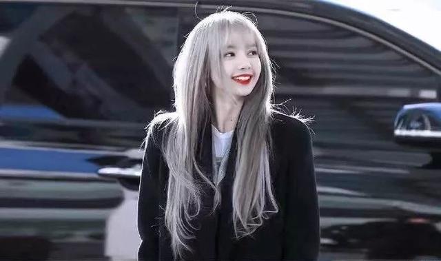 lisa Lisa“铁刘海”消失,晒新发型自拍被嘲,网友:请把刘海安回来