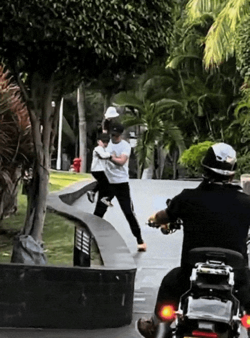 撒贝宁|偶遇撒贝宁一家四口，2岁儿子正脸曝光颜值高，女儿酷酷的很可爱