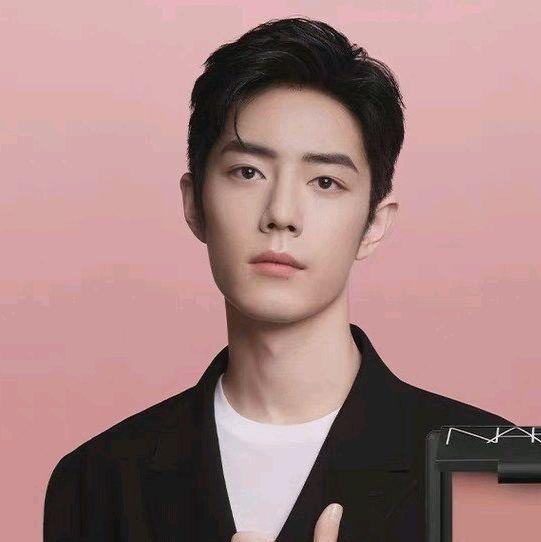 肖战|太巧了，肖战新商务有“脚注”了！大V调侃：肖战粉丝去哪了？