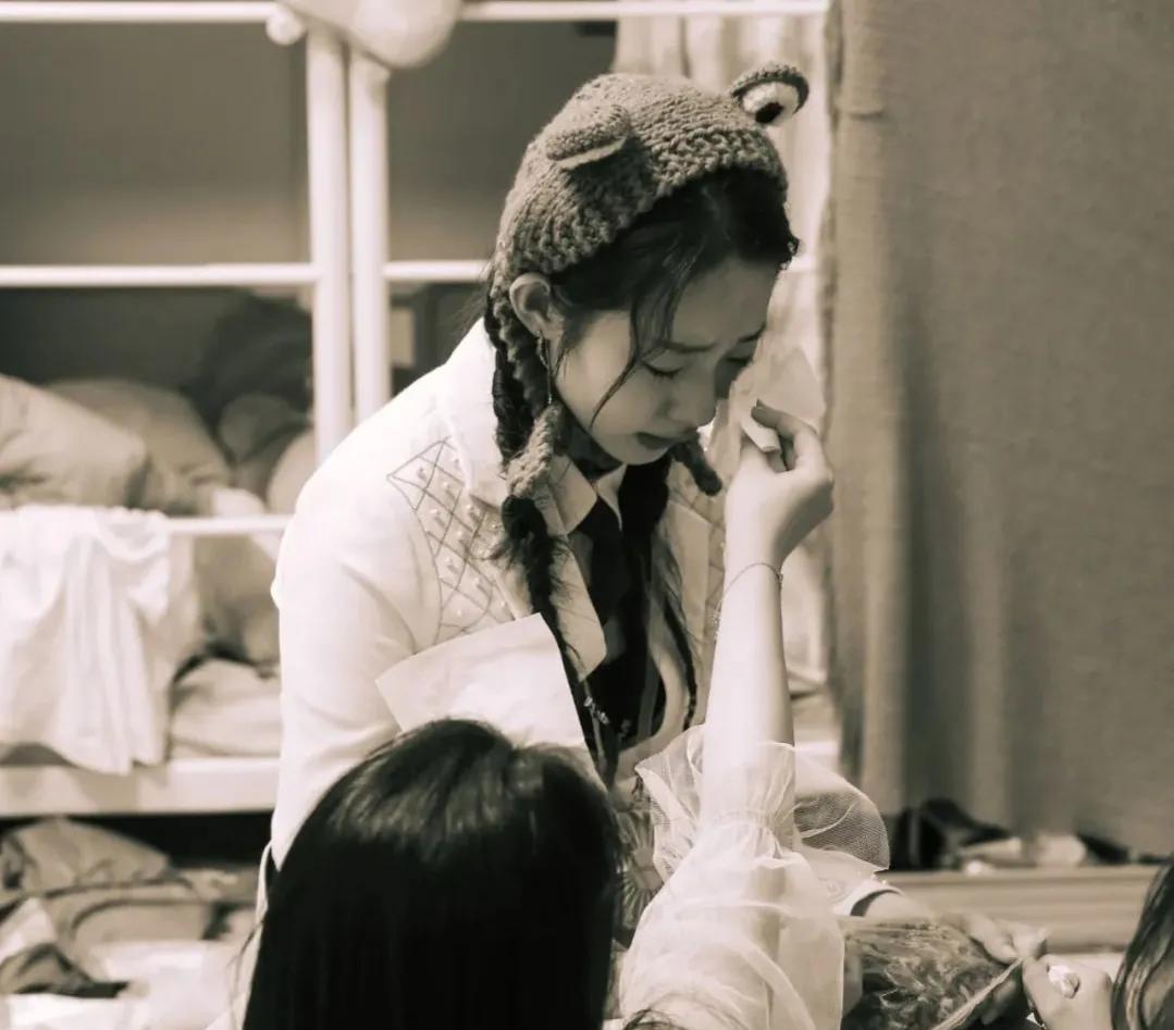 张艺凡|“小白兔”张艺凡的“黑化史”,娱乐圈就是个大染缸