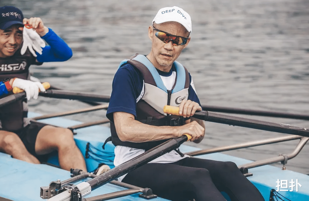 疯狂|71岁王石疯狂锻炼,每天跑步游泳加健身,只为以后陪着女儿出嫁