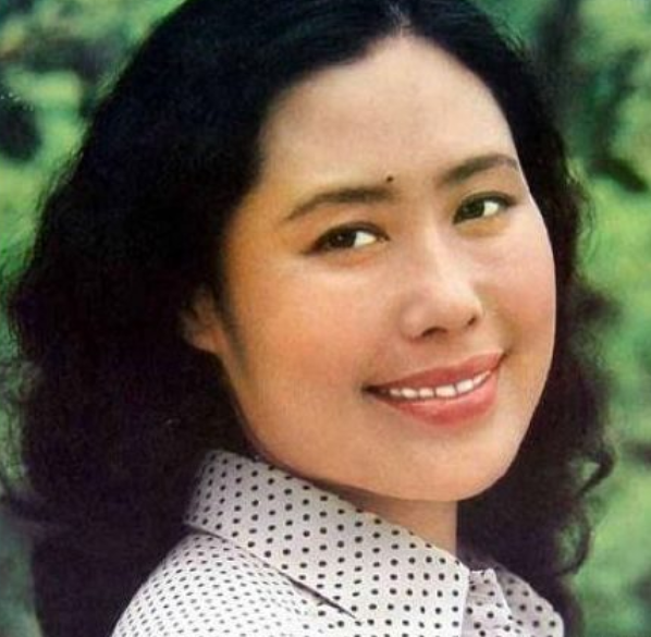 杨迪|10位“眉心长痣”的演员，有的凶有的美有的心机重，命运却各不相同