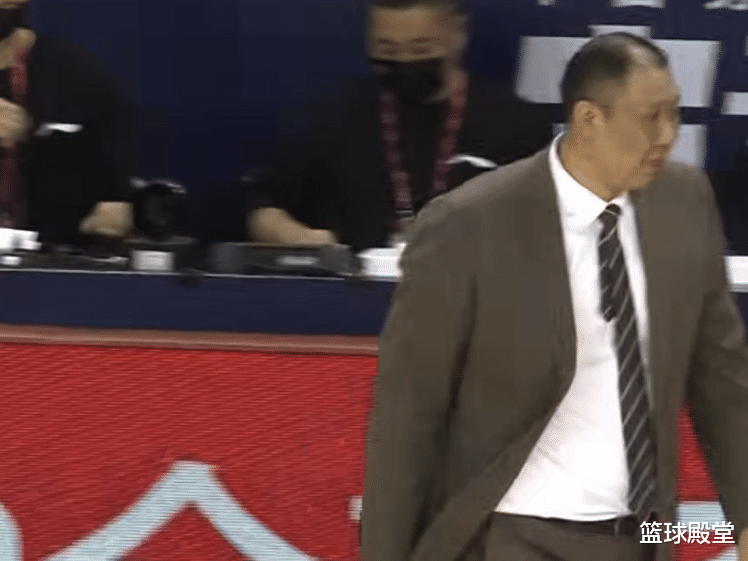 北京男篮|北京虐吉林！王晗怒气，雷蒙累坏，翟晓川与裁判沟通，双外好心情