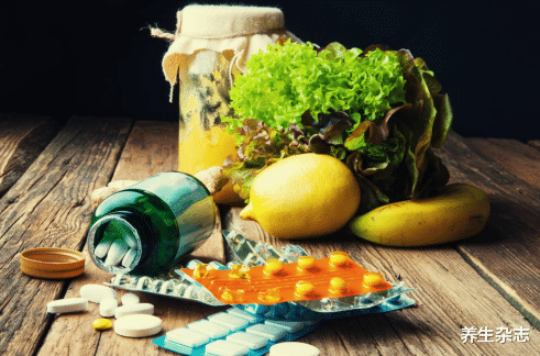 肝脏|吃维生素会伤肝？提醒：不想肝“烂如渔网”，2种维生素别瞎吃