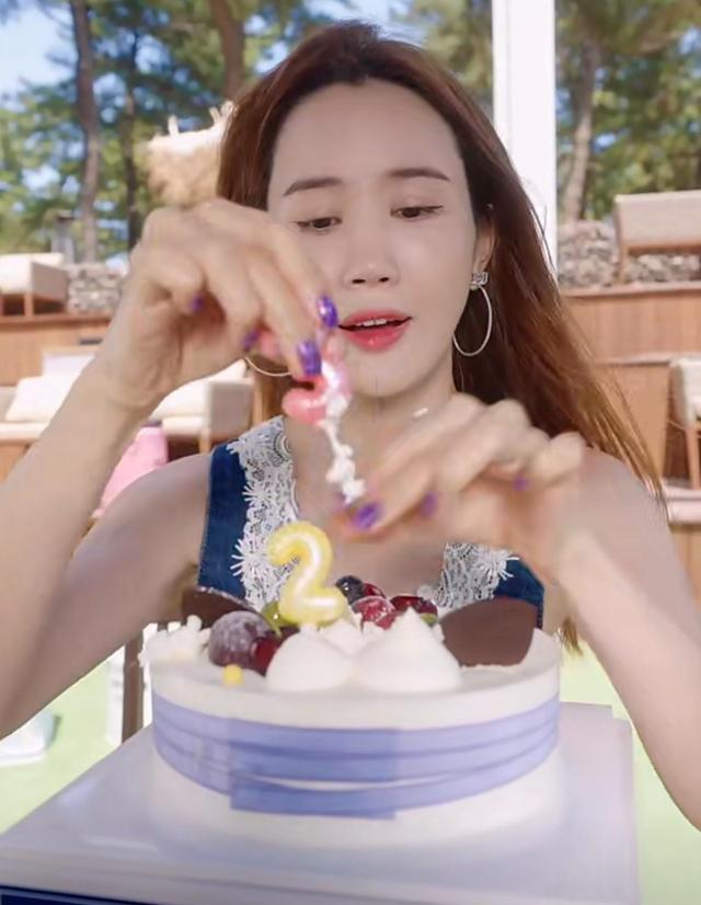 李多海|李多海近照又变脸，脸变大像中年女人，曾是李易峰深爱的前女友